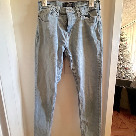 Hollister Athletic Skinny (tapered) Jeans - Picture 1 of 4